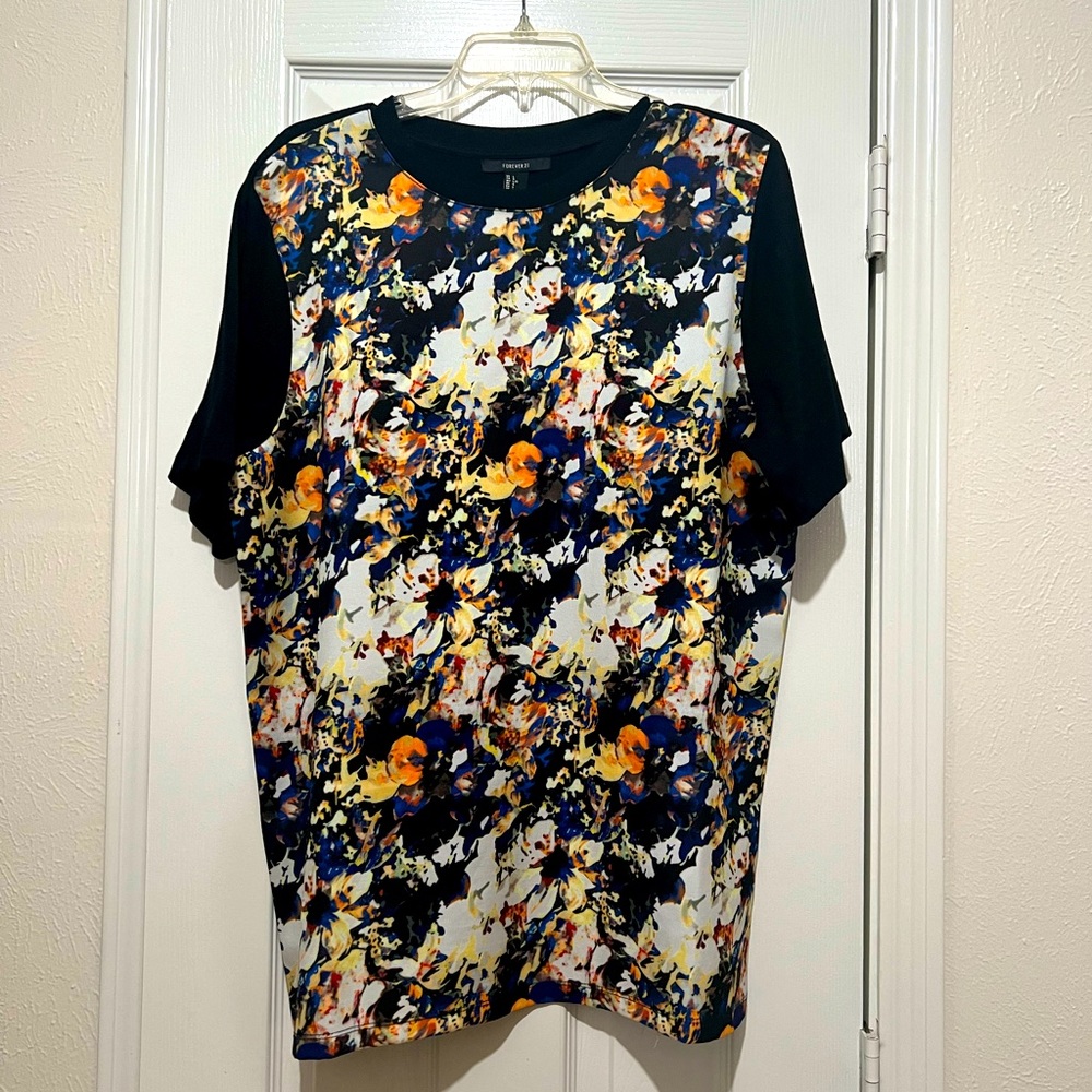 Floral T-shirt size Large